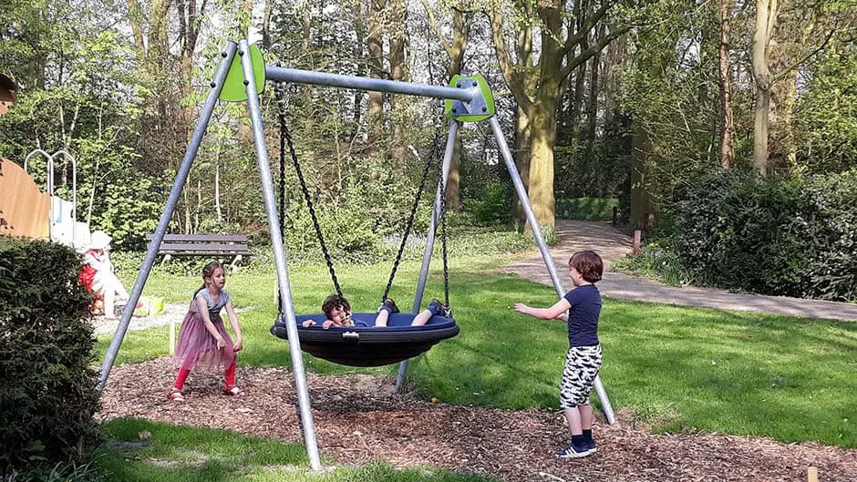 speeltuin-kinderen-oesdom-olv-ter-nood speeltuin-kinderen-oesdom-olv-ter-nood