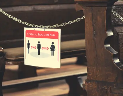 corona-kerk-afstand-kerkbank